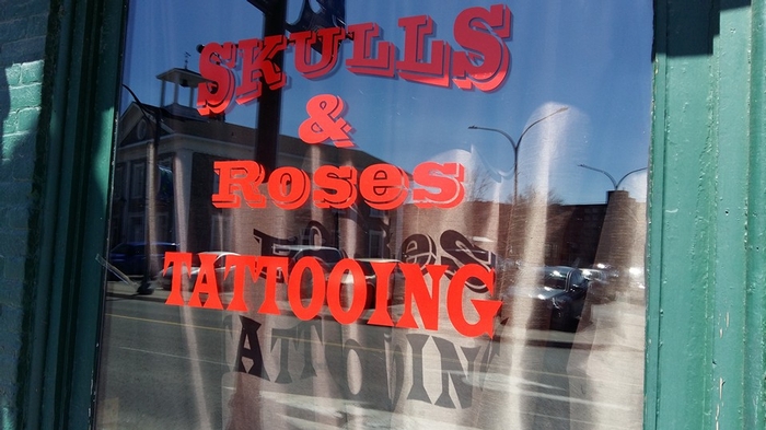 Skulls & Roses Tattooing